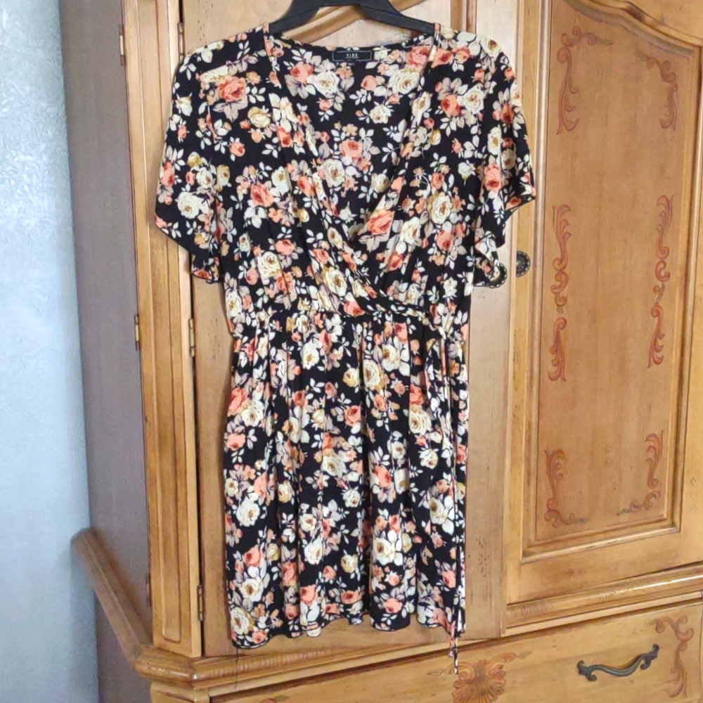 1X Black, beige and pink Flowy dress